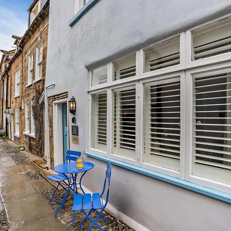3 Bed In Robin Hoods Bay Oc-g0087