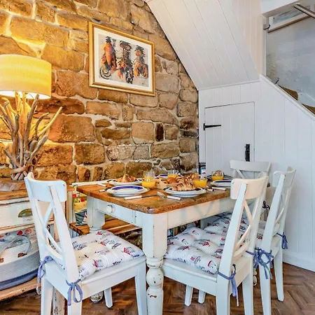 3 Bed In Robin Hoods Bay Oc-g0087 *