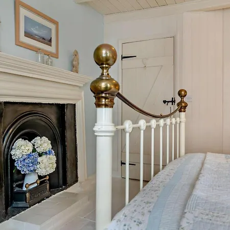 3 Bed In Robin Hoods Bay Oc-g0087 *