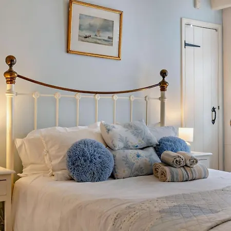 3 Bed In Robin Hoods Bay Oc-g0087
